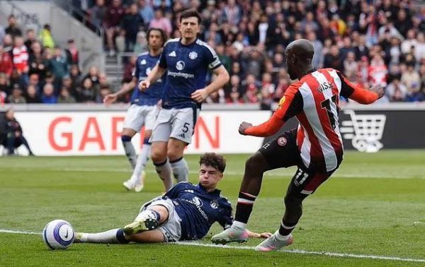 万通配资 林良锋: 水平如此, 还想着欧联的曼联被揍很合理