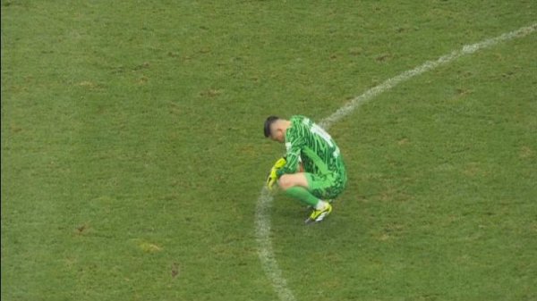 旺发速配 泰山半场0-1落后！王大雷蹲地懊恼久久不愿起身