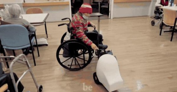 财富策略 18岁女孩做养老机器人，上线2天卖爆了